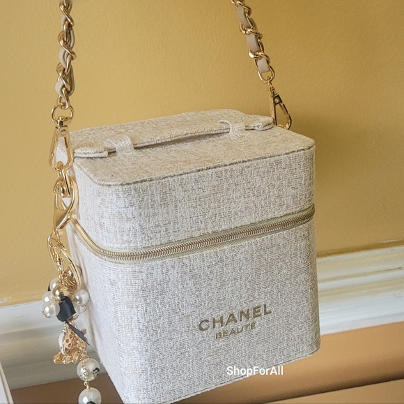 Chanel - Picture 10 of 16